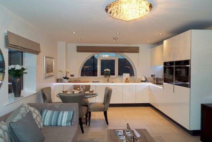 2 Bedroom Apartment To Rent In The Lakeside, Barton Marina, Barton Under Needwood, Staffs., DE13