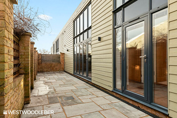 2 Bedroom Barn Conversion To Rent In Mangrove Lane, Hertford, SG13