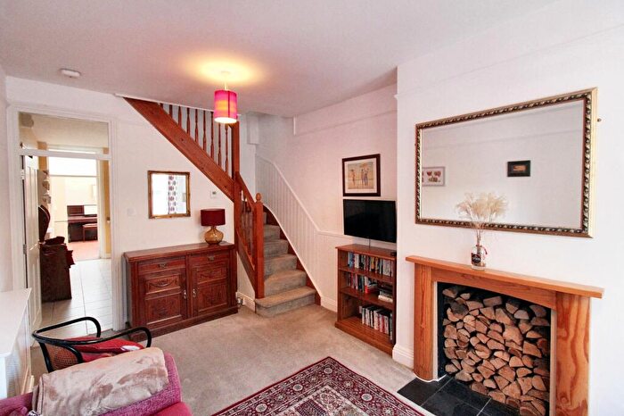 3 Bedroom Terraced House For Sale In Exeter Street, Salisbury, SP1