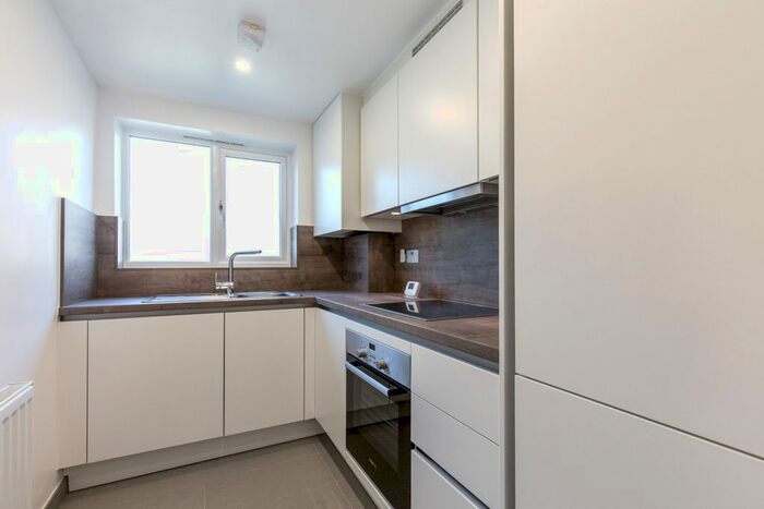 1 Bedroom Flat To Rent In The Limes Avenue, London, N11