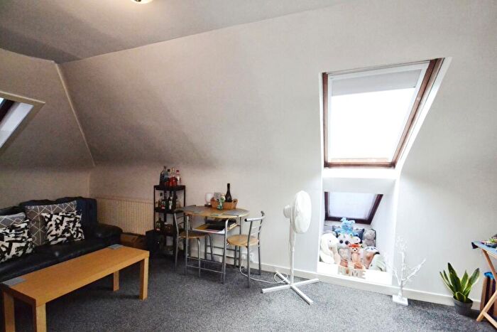 2 Bedroom Flat For Sale In Minto Street, Edinburgh, Midlothian, EH9