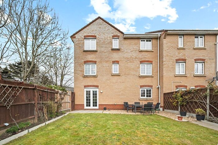 4 Bedroom Semi-Detached House For Sale In Highbury Square, London, N14