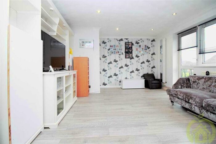 2 Bedroom Apartment To Rent In Stirling Close, Rainham, RM13