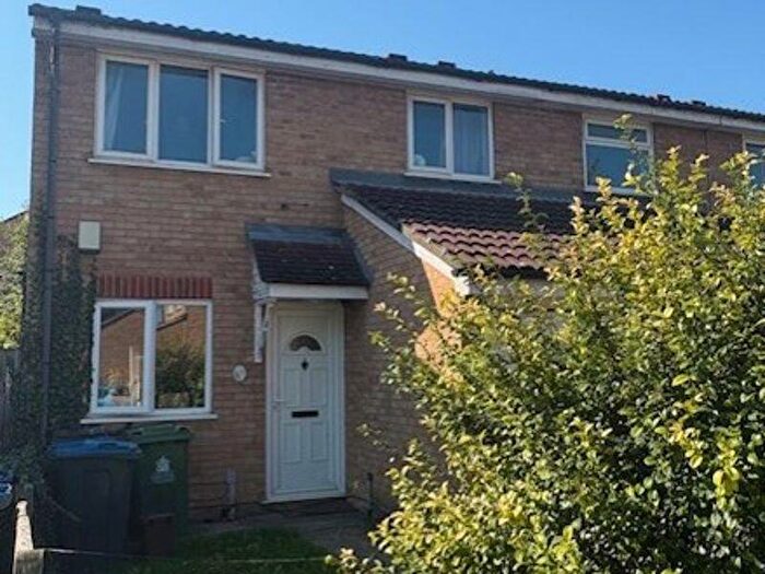 3 Bedroom End Of Terrace House For Sale In Ranyard Close, Chessington, KT9