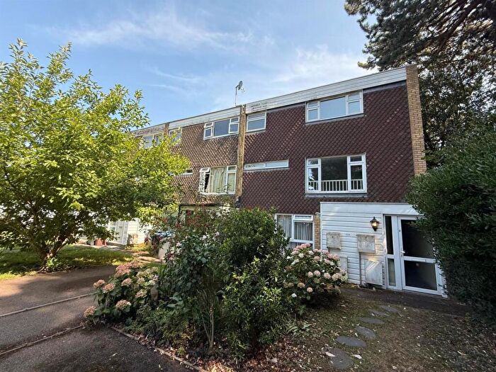 3 Bedroom Maisonette To Rent In Hydefield Close, London, N21