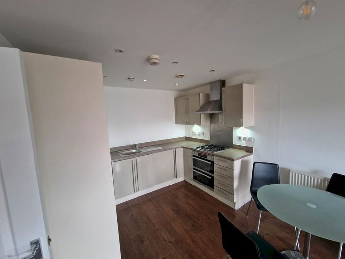 1 Bedroom Flat To Rent In Chigwell Road, London, E18