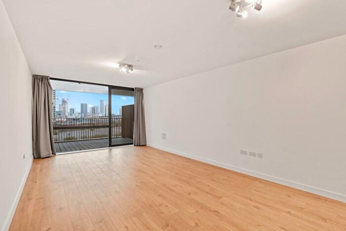 3 Bedroom Apartment To Rent In Leyton Road, London, E15