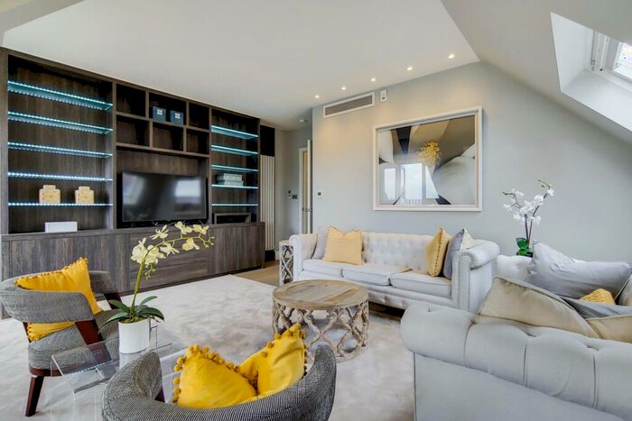 3 Bedroom Flat To Rent In Lyndhurst Lodge, Lyndhurst Road, Hampstead, London, NW3