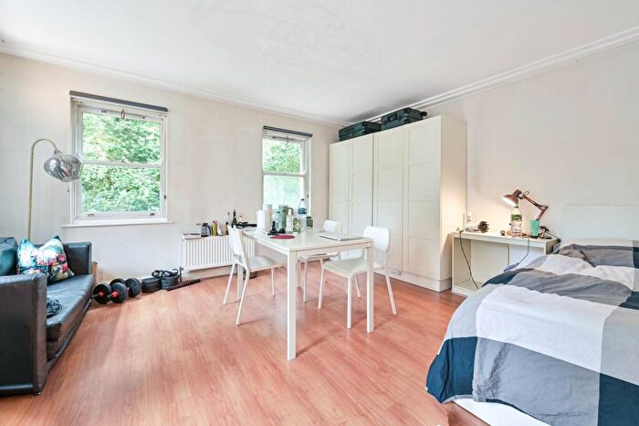 2 Bedroom Flat For Sale In Finchley Road, Hampstead, London, NW3