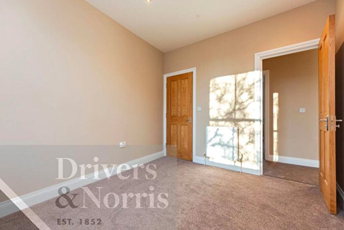 3 Bedroom Duplex To Rent In Hercules Street, Holloway, Islington, London, N7