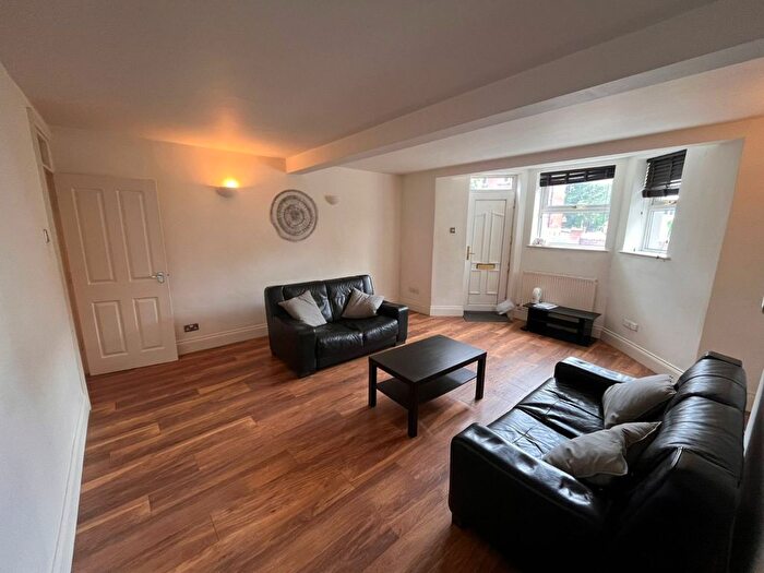 2 Bedroom Flat To Rent In Cardigan Road, Headingley, Leeds, LS6