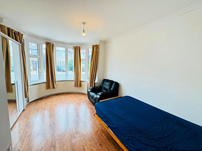 5 Bedroom Semi-detached House To Rent In Harrow View, Harrow, HA1