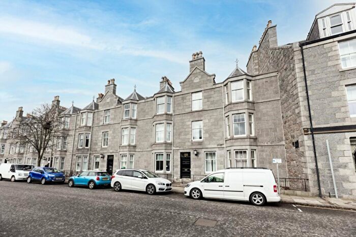 3 Bedroom Flat To Rent In Whitehall Place, Aberdeen, AB25