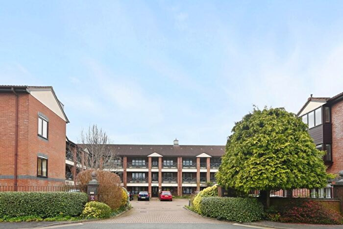 1 Bedroom Flat For Sale In Sycamore Court, Oxted, RH8