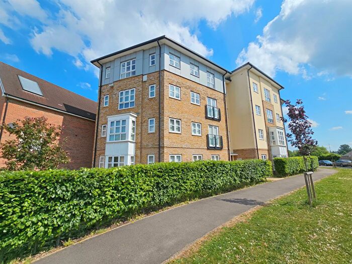 2 Bedroom Flat For Sale In Stadium Approach, Aylesbury, HP21