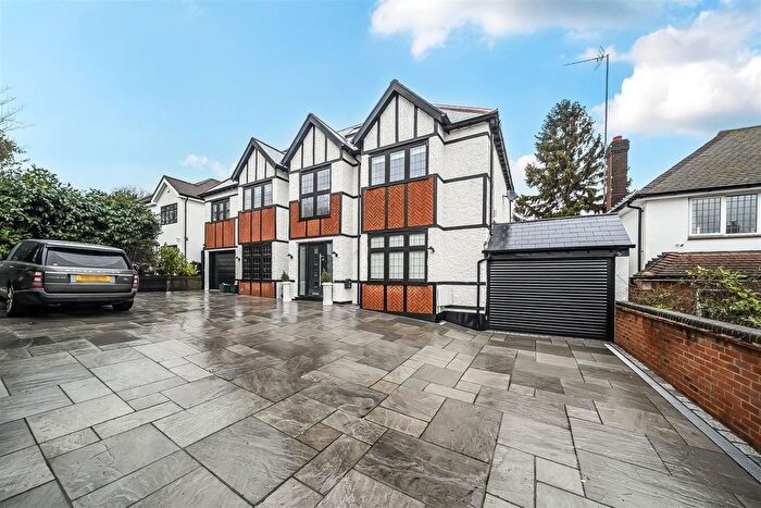 7 Bedroom Detached House For Sale In Knoll Rise, Orpington, BR6