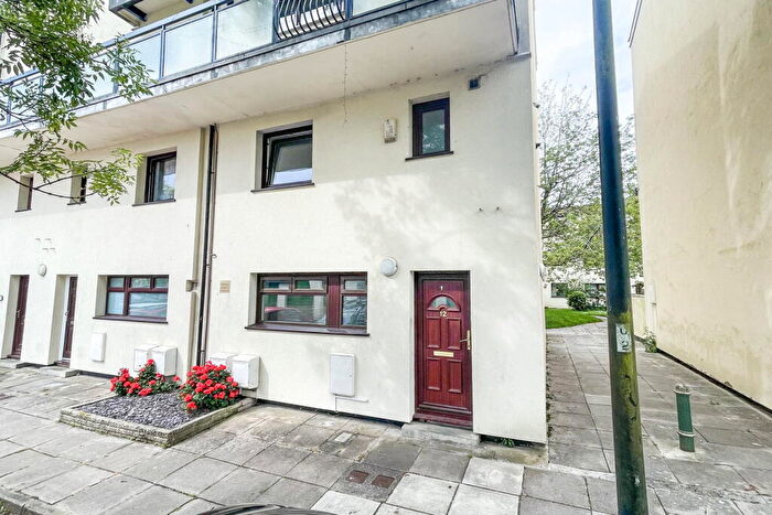 3 Bedroom Maisonette For Sale In Madden Road, Devonport, Plymouth, Devon, PL1