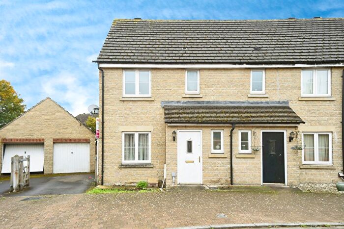 3 Bedroom End Of Terrace House For Sale In Buzzard Road, Calne, SN11