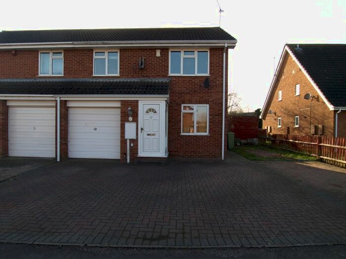 3 Bedroom Semi-Detached House To Rent In Petersham Close, Green Park, Newport Pagnell, MK16