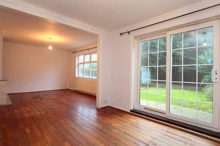 3 Bedroom Detached House To Rent In Uxbridge Road, Stanmore, HA7