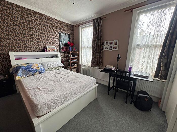 2 Bedroom Flat To Rent In Little Ilford Lane, E12