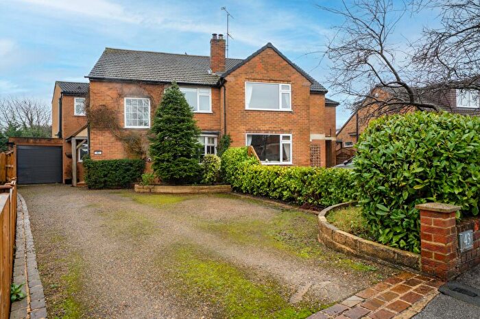 4 Bedroom Semi Detached House To Rent In Almsford Oval, Harrogate, HG2