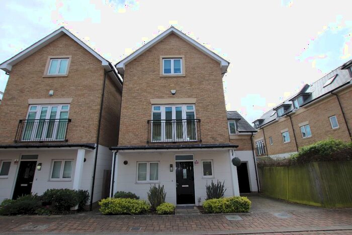 4 Bedroom Detached House To Rent In Marbaix Gardens, Isleworth, TW7