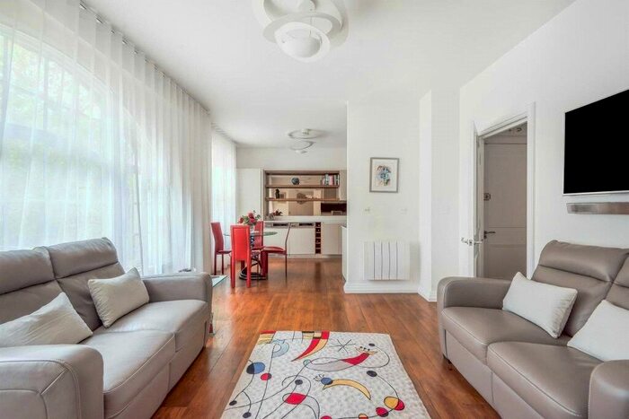 2 Bedroom Flat To Rent In Kingsway, London, WC2B