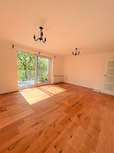 2 Bedroom Flat To Rent In Mayfair Court, Worple Road, London, SW19