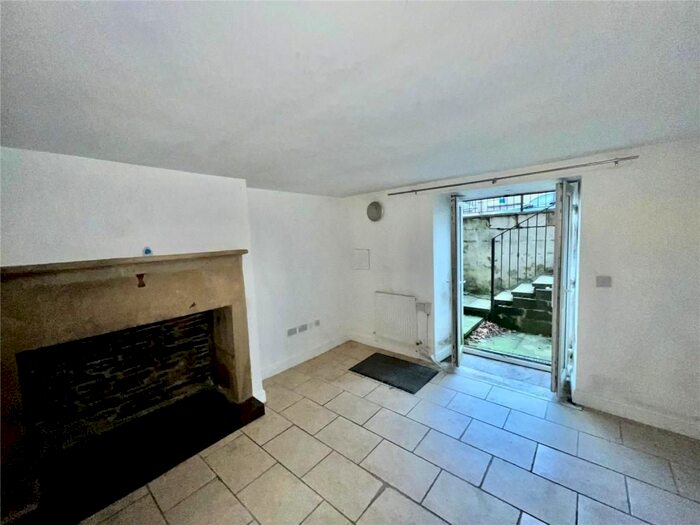 1 Bedroom Flat For Sale In A Cleveland Road, Huddersfield, West Yorkshire, HD1
