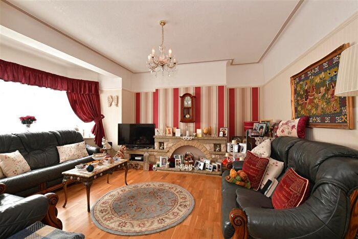 3 Bedroom Terraced House For Sale In Headley Drive, Ilford, Essex, IG2