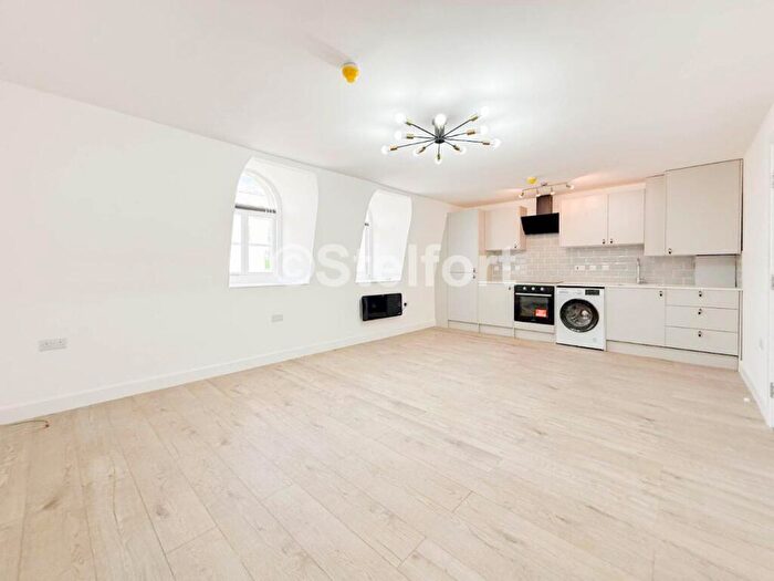 1 Bedroom Flat To Rent In Holloway Road, London, N7