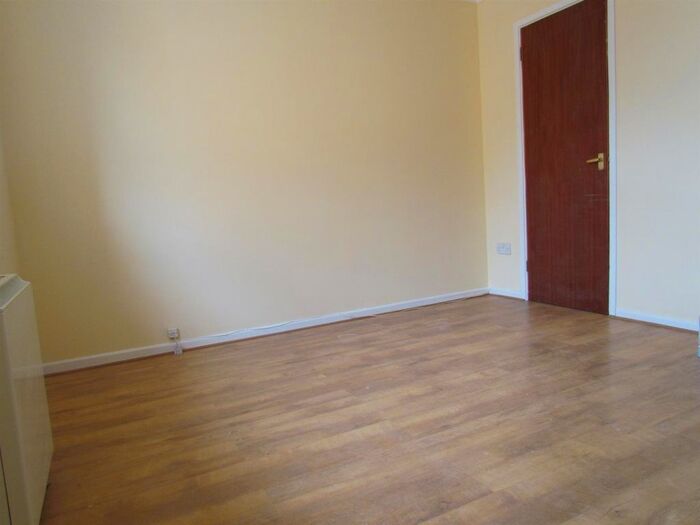 1 Bedroom Flat To Rent In Burns Avenue, Chadwell Heath, Romford, Essex, RM6