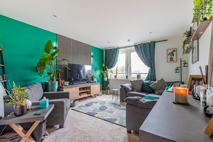 1 Bedroom Apartment For Sale In Hartland House, Ferry Court, Grangetown, Cardiff, CF11