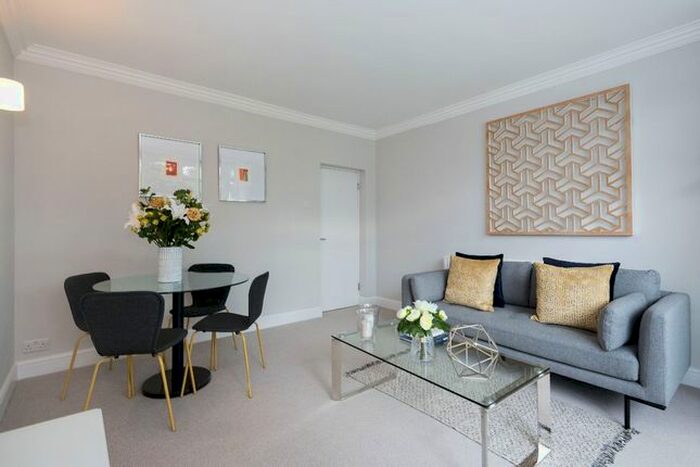 2 Bedroom Flat To Rent In Callow Street, SW3
