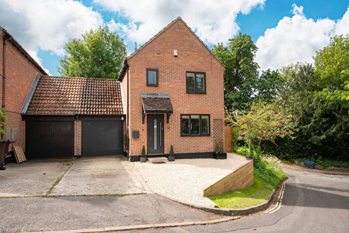 3 Bedroom Link Detached House For Sale In The Rookery, Whitchurch, RG28