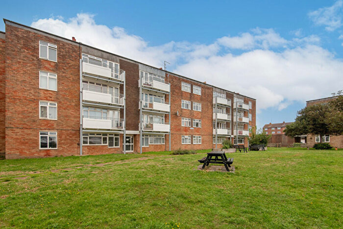 2 Bedroom Apartment For Sale In Butts Road, Southwick, BN42