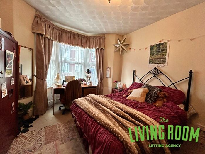 5 Bedroom House To Rent In Cosmeston Street, Cathays, Cardiff, CF24