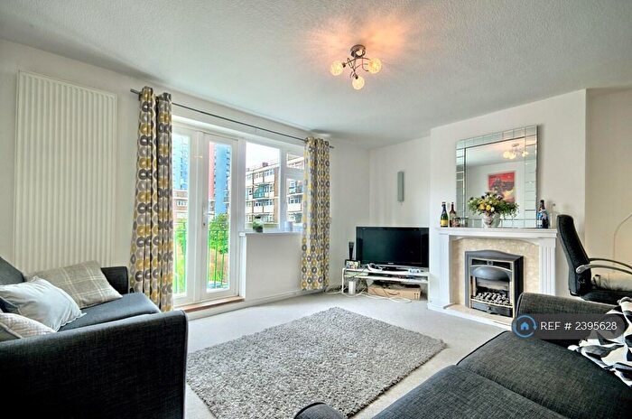 3 Bedroom Flat To Rent In Micawber Court, London, N1