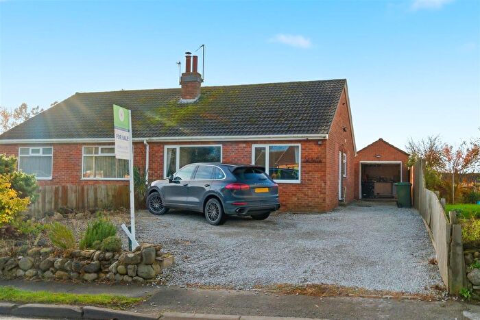 2 Bedroom Semi Detached Bungalow For Sale In North End, Roos, Hull, HU12