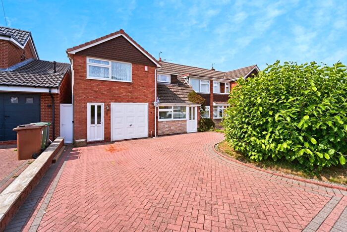 4 Bedroom Semi-detached House For Sale In Furze Way, Walsall, West Midlands, WS5