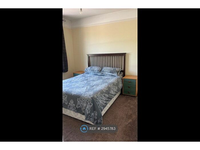 1 Bedroom Flat To Rent In West Wycombe Road, High Wycombe, HP12