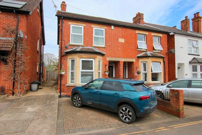 3 Bedroom Semi-Detached House To Rent In Howard Road, Wokingham, RG40