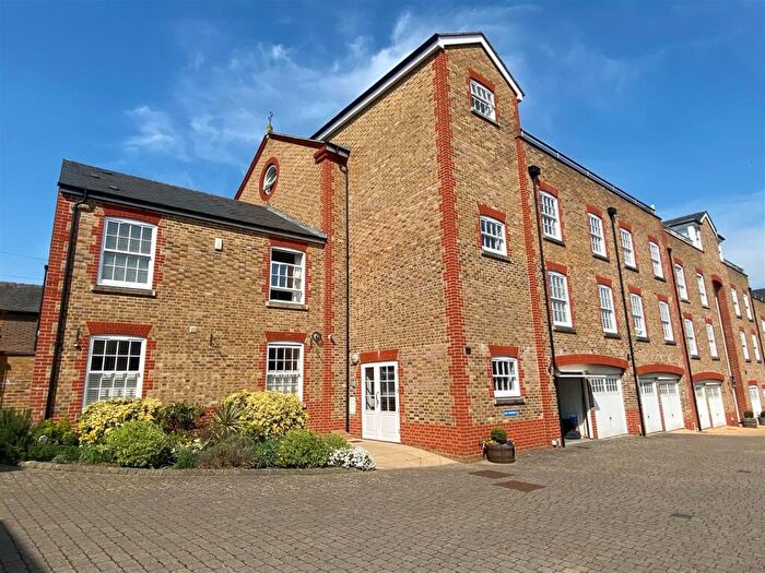 2 Bedroom Apartment To Rent In Clunbury Court, Manor Street, Berkhamsted, HP4