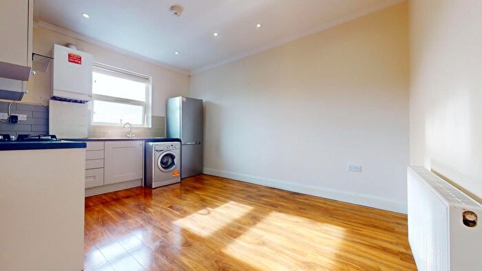 2 Bedroom Flat To Rent In London Road, Isleworth, TW7