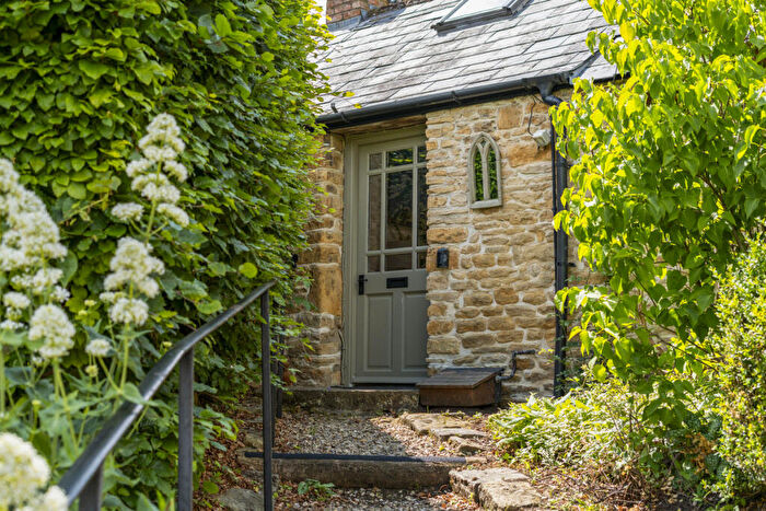 2 Bedroom Barn Conversion To Rent In High Street, Longborough, GL56