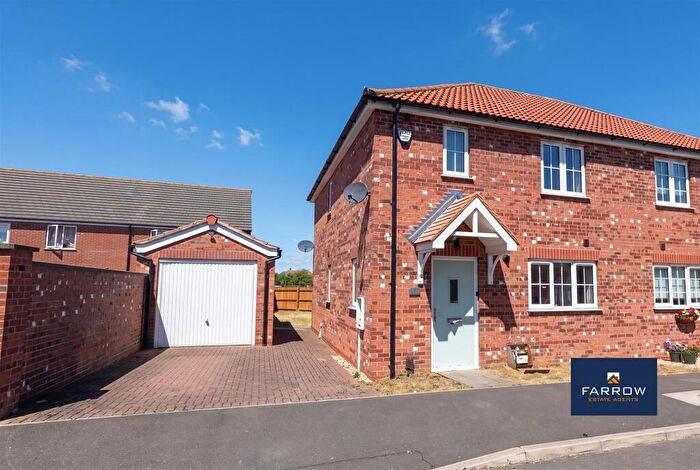 3 Bedroom Semi-Detached House For Sale In Bellflower Road, Grimsby, DN33