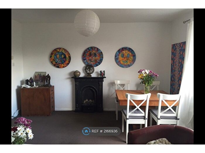 2 Bedroom Flat To Rent In The Woodlands, London, N8