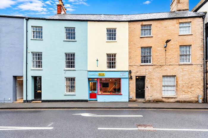 2 Bedroom Apartment To Rent In Dyer Street, Cirencester, Gloucestershire, GL7