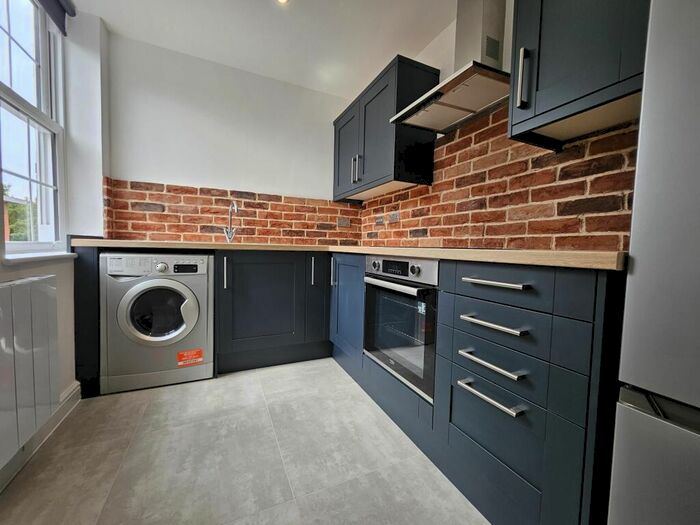 1 Bedroom Apartment To Rent In Flat, Bridgegate Residence, DN22